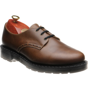 Model Gibson rubber-soled Derby shoes